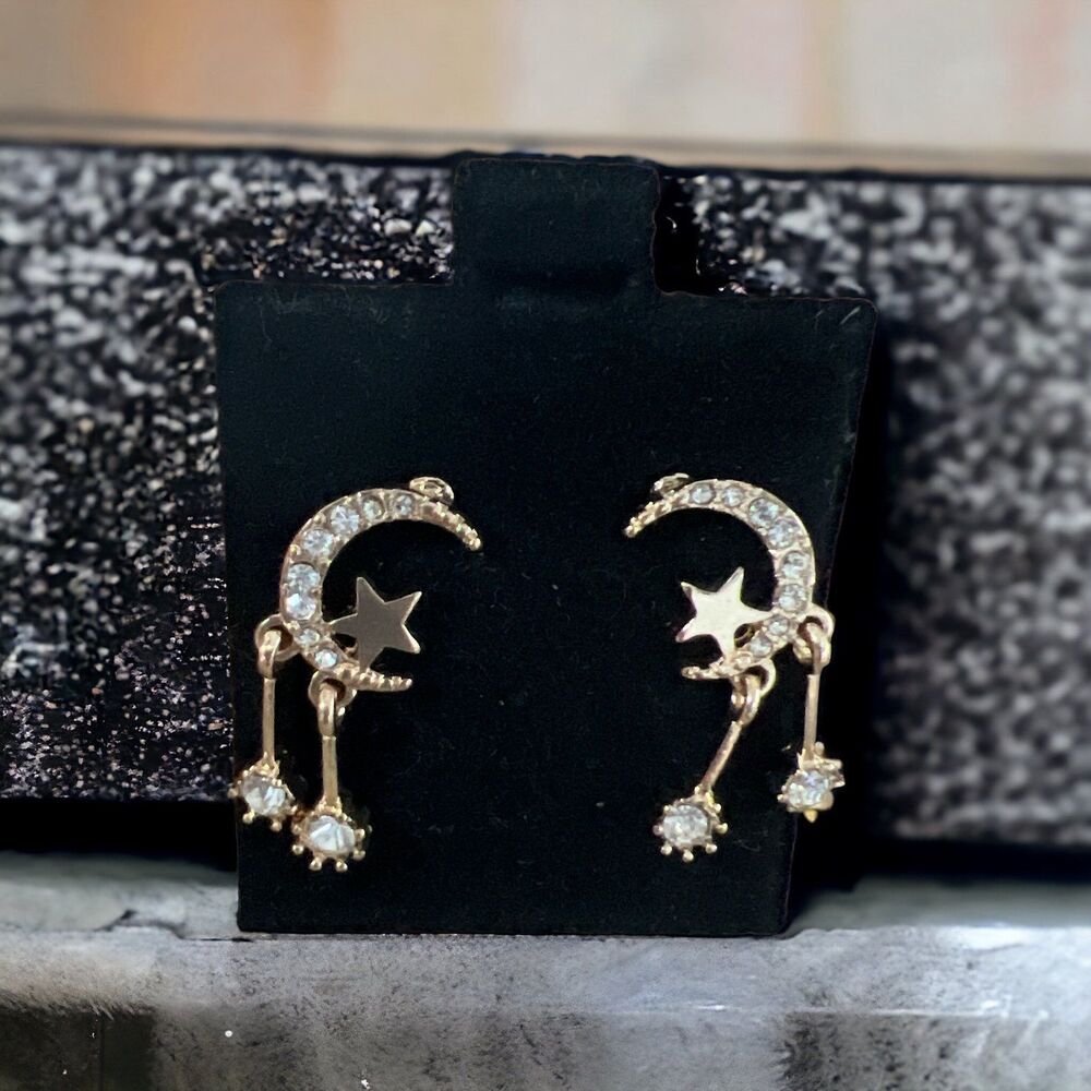 Moon & Star Earring: Unique Moon &Star Pendant design